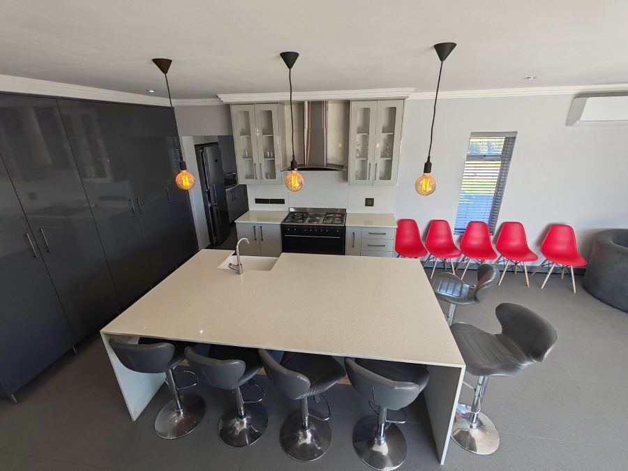 7 Bedroom Property for Sale in Perlemoenbaai Western Cape